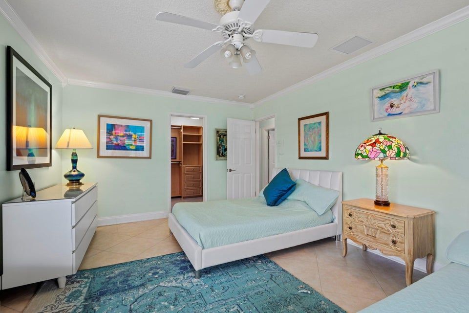 Building Photo - 2325 Barcelona Dr