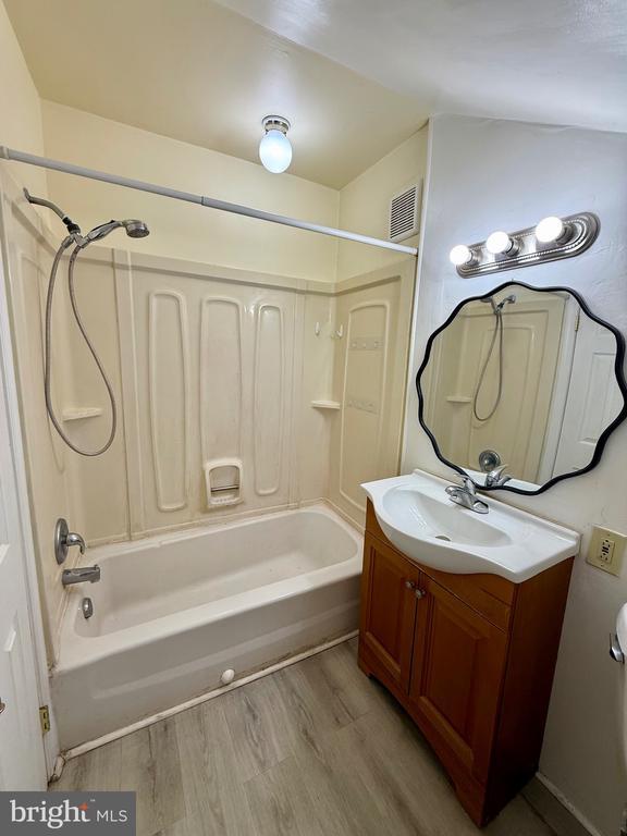 Building Photo - 403 S Main St