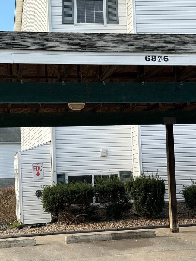 Building Photo - 6826 N Olive St