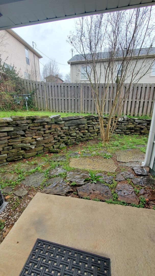 Building Photo - 40 E Maple St