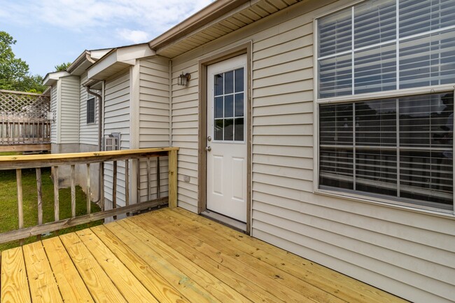Building Photo - 385 Hawthorne Oaks Way