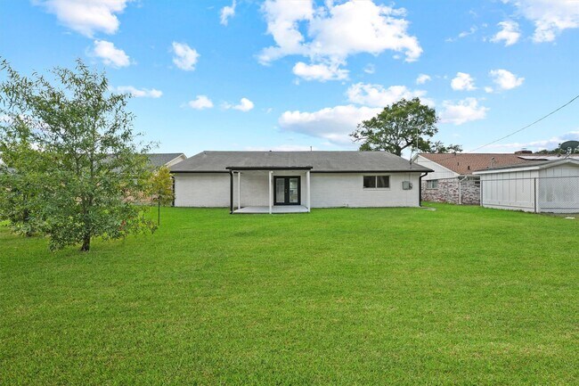 Building Photo - 406 Riverbend St