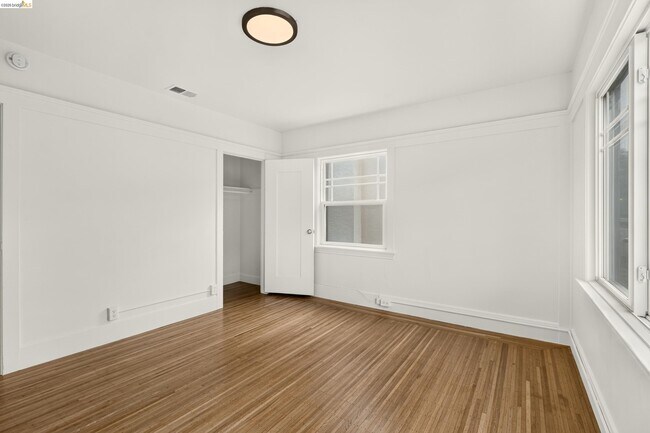 Building Photo - 846 Mandana Blvd