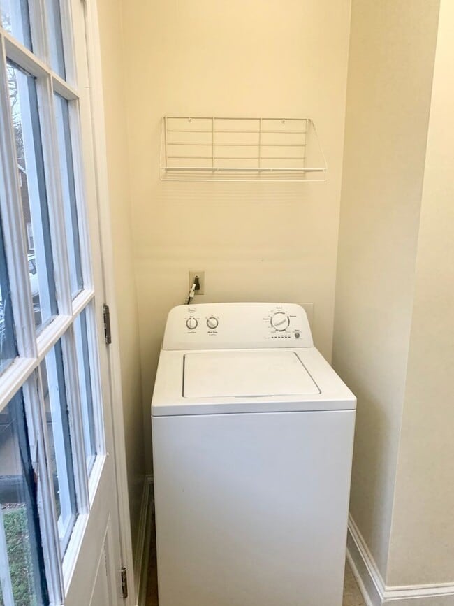 Building Photo - 405 N Madison St