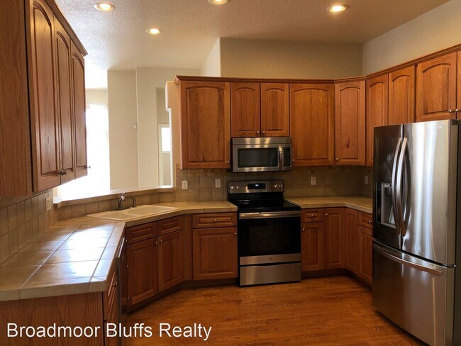 Building Photo - 5 br, 3.5 bath House - 9667 Carriage Creek...