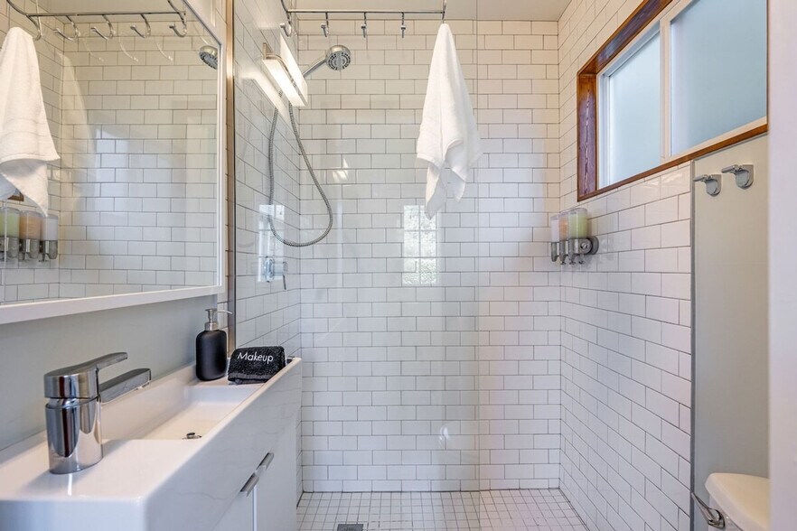 Building Photo - 8725 29th Ave NW