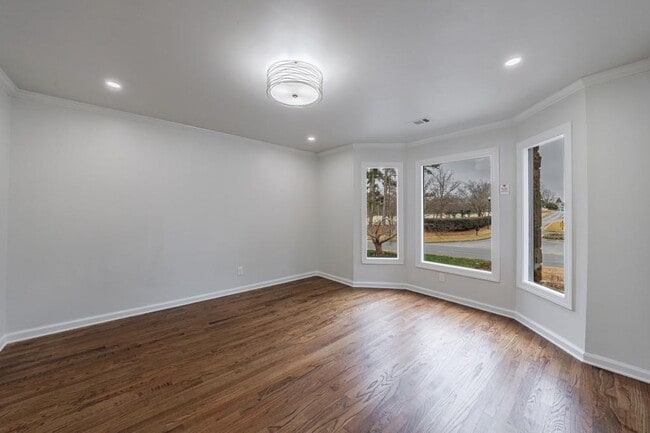 Building Photo - 459 Atlanta Country Club Dr