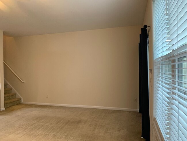 Building Photo - Beautiful 3 Bedroom Townhome in Raleigh near beautiful park! Apply Now!