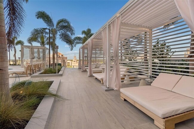 Building Photo - 400 Central Ave