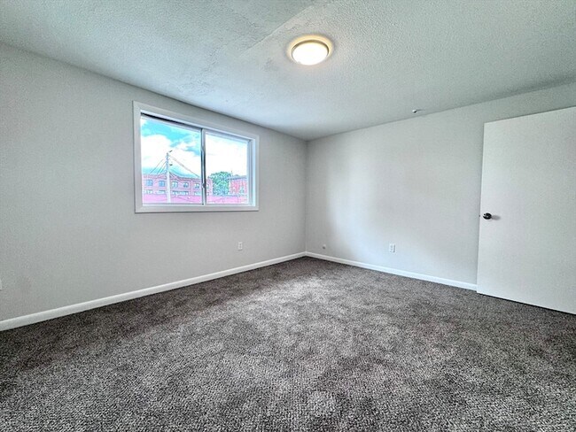 Building Photo - 50-58 Walnut Street Unit 14
