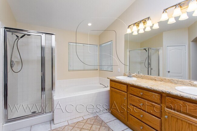 Building Photo - 40025 Athena Ln