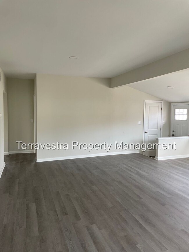 Building Photo - Newly Renovated 3 Bed in Carney's Point. E...