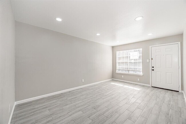Building Photo - 5550 N Braeswood Blvd