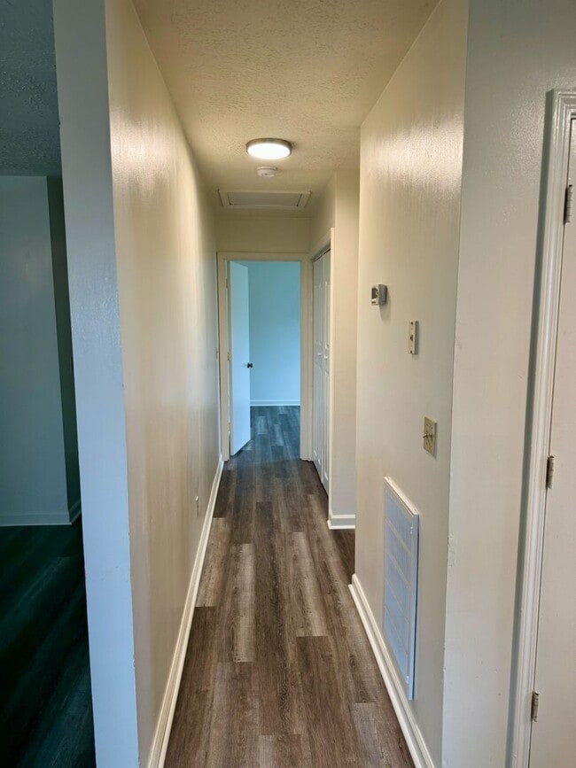 Building Photo - Fully Updated Duplex in Blacksburg