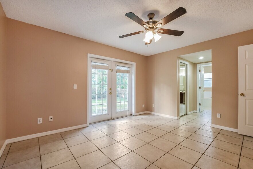 Building Photo - 1018 Pegel Ct