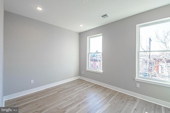 Building Photo - 715 S 51st St
