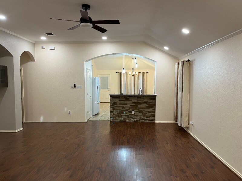 Building Photo - 615 Denali Dr