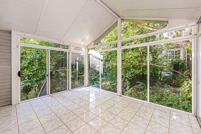 Building Photo - 871 Hampton Hill Ct