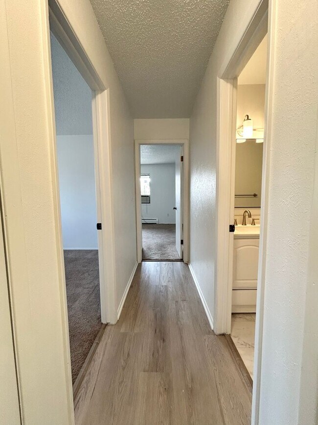 Building Photo - Affordable 3 Bed 2 Bath Condo, Attached Garage, on Quiet Street in Lafayette