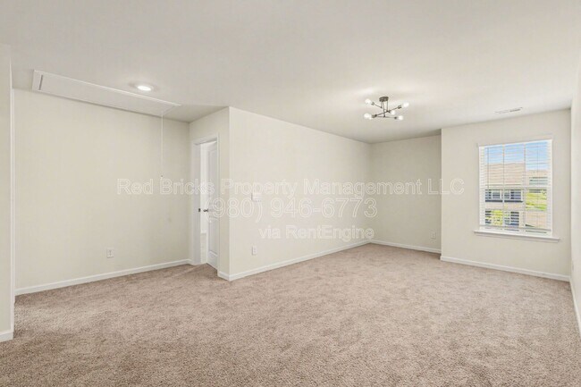 Building Photo - 1362 Secrest Cmns Dr