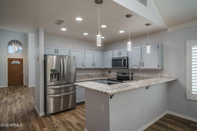 Building Photo - 6820 S Roosevelt St