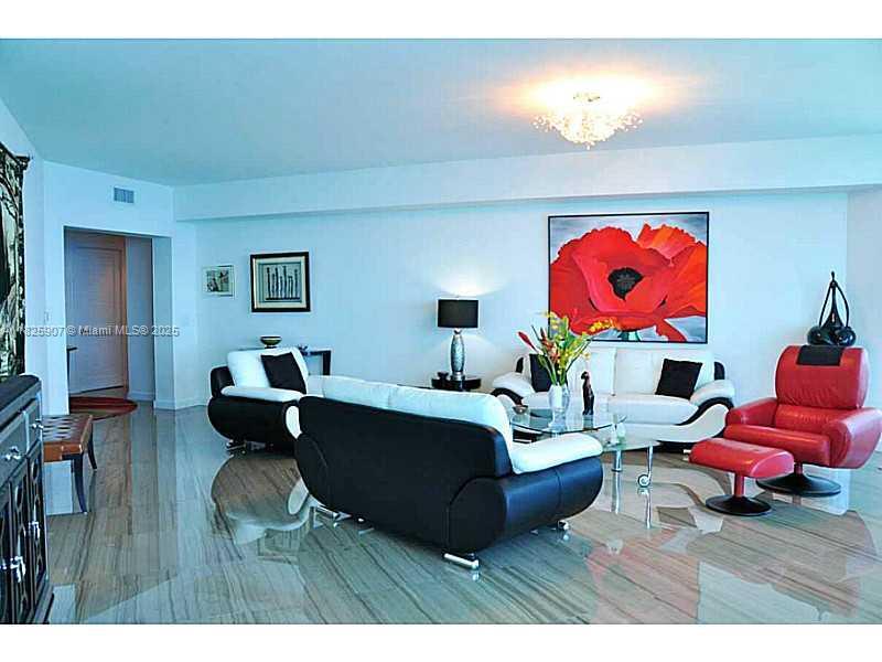 Building Photo - 2711 S Ocean Dr
