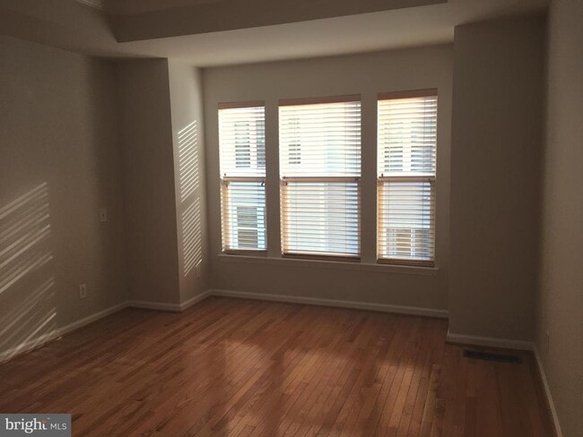 Building Photo - 3061 Waterloo Ln