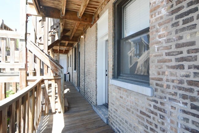 Building Photo - 4301 N Wolcott Ave