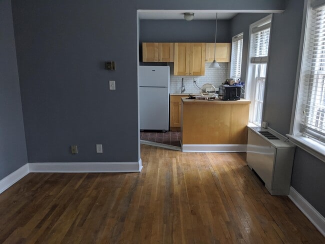 Building Photo - 115 E St