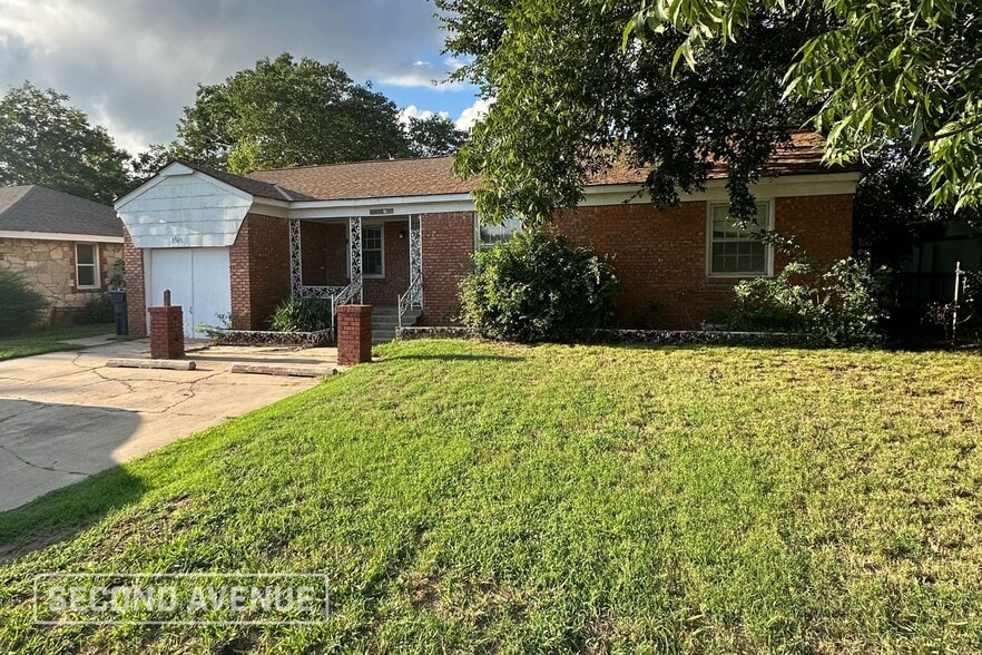 Primary Photo - 1565 SW 43rd St