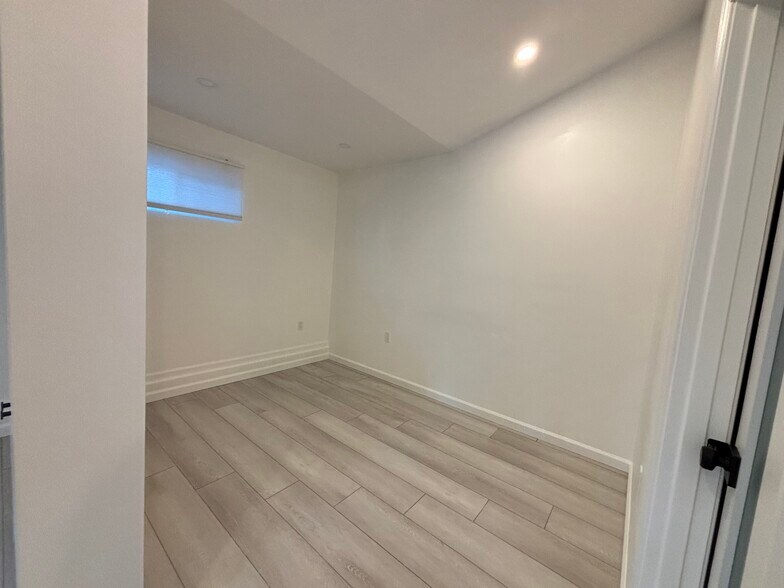 Building Photo - 6999 Darnoch Way