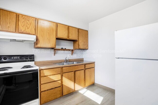 Building Photo - 970 N Downing St