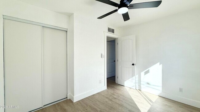 Building Photo - 2739 E Tamarisk Ave