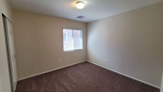 Building Photo - Great 4 Bedroom in the SW!!