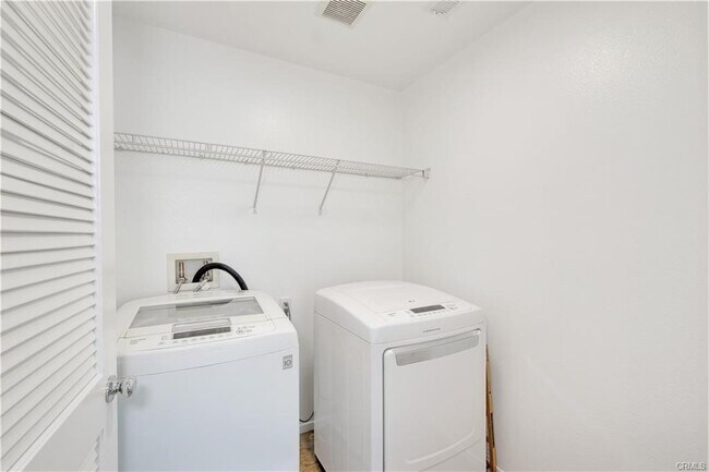 Building Photo - 15723 Parkhouse Dr