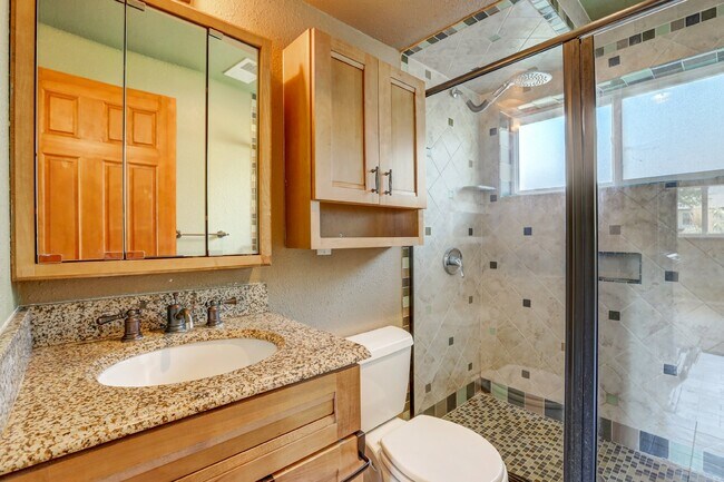 Building Photo - $3,200.00 - 3 Bedrooms, 2 Bathrooms, Singl...