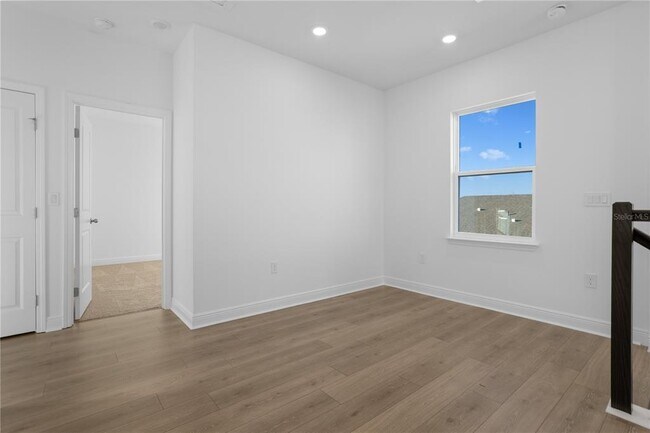 Building Photo - 1940 Sunshine Peak Dr