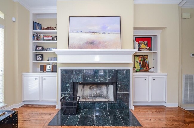 Building Photo - 2022 Fairview St