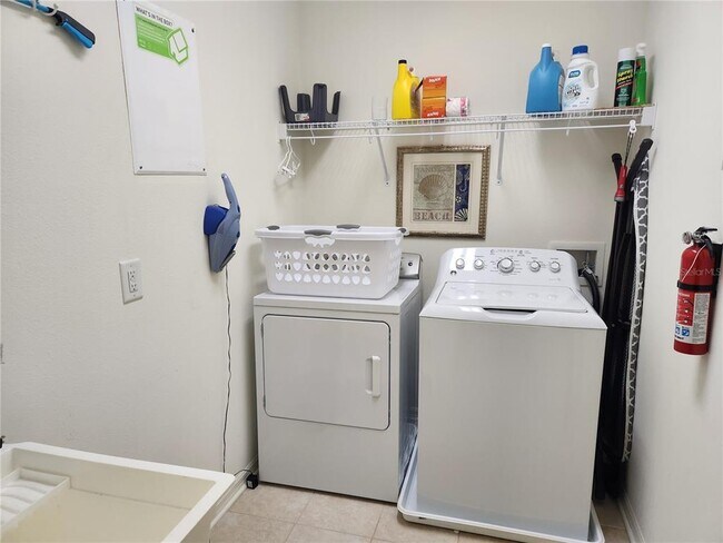 Building Photo - 8119 Villa Grande Ct