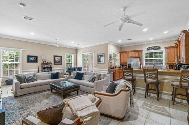 Building Photo - 3117 Florida Blvd