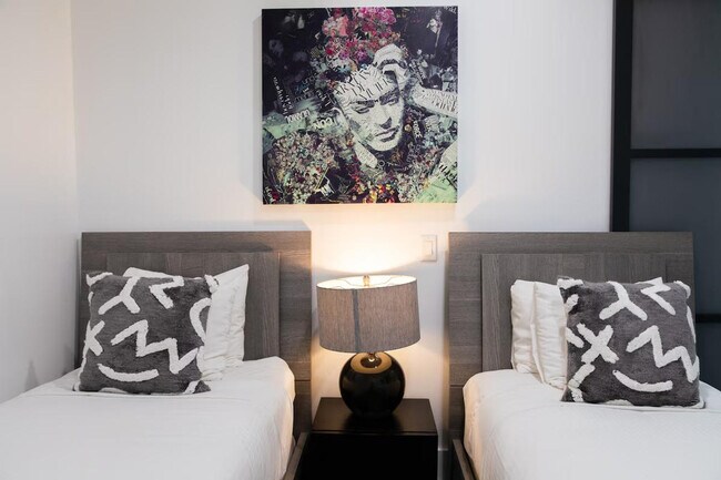 Building Photo - 1414 Grand St