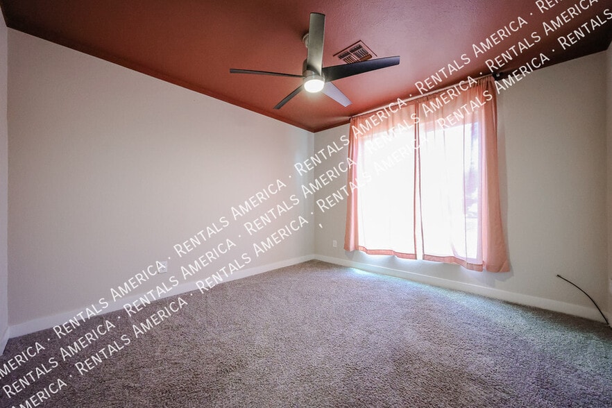 Building Photo - 2902 W Straford Dr