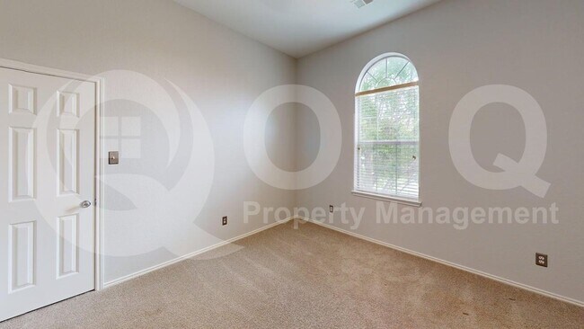 Building Photo - 2208 Lanshire Dr
