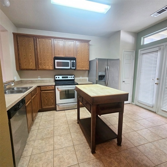 Building Photo - 10741 Traymore Dr