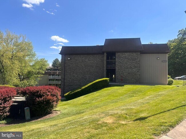 Building Photo - 5821 Royal Ridge Dr
