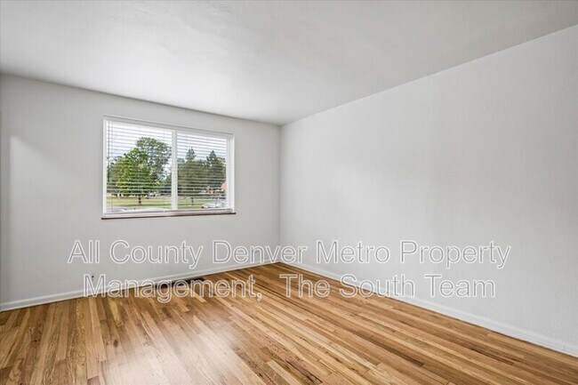 Building Photo - 10207 E 14th Ave