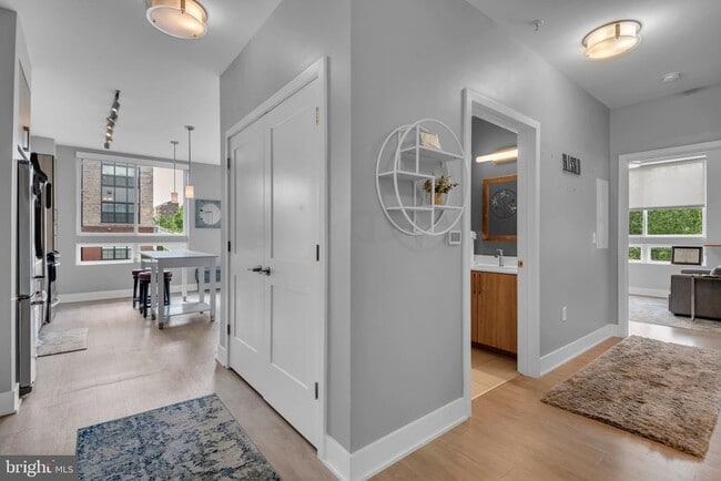 Building Photo - 145 Riverhaven Dr