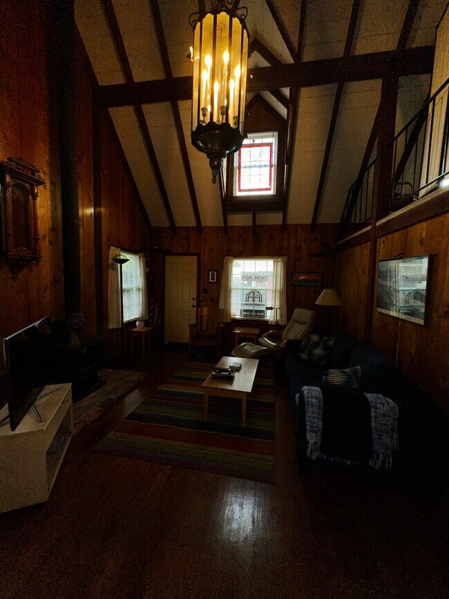 Building Photo - 2861 S Palisades Ave