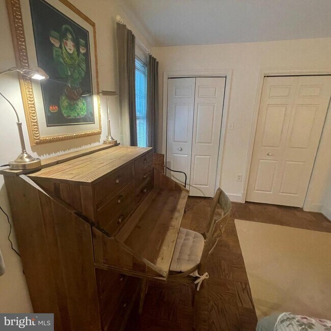 Building Photo - 3221 Sutton Pl NW