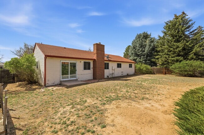 Building Photo - Huge Backyard - Remodeled 3 Bedroom 1.5 Bath Ready ASAP!